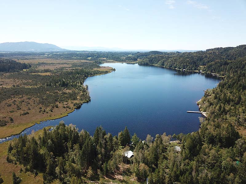 Luftaufnahme, Luftbild vom Kirchsee bei Bad Tölz
