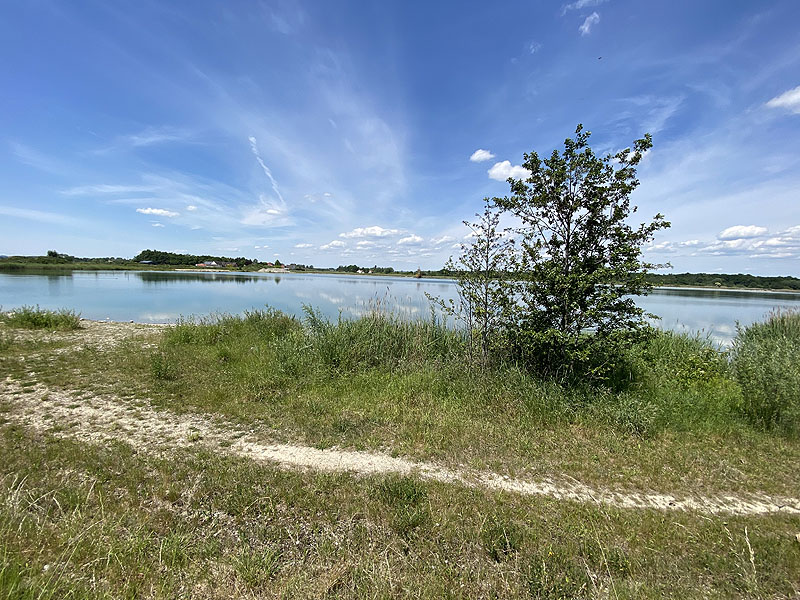 Der Badesee Kochheimer See in Neuburg an der Donau