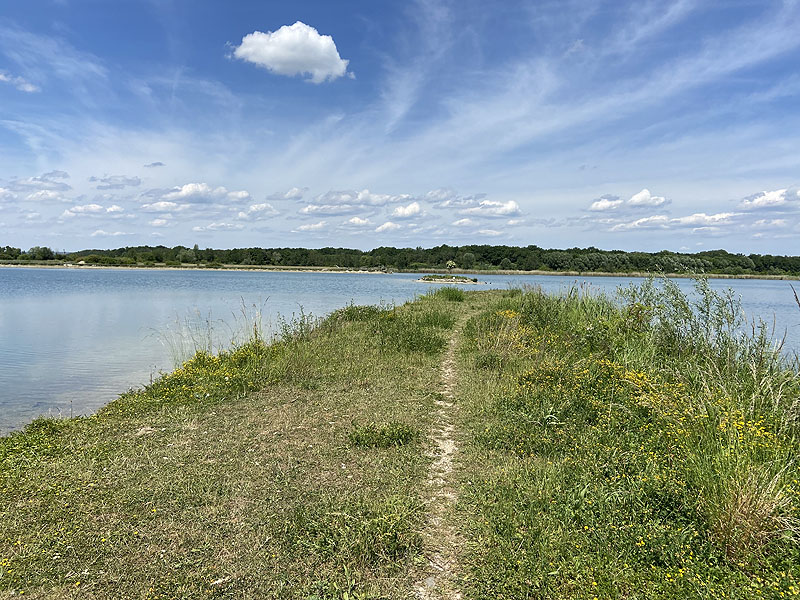 Der Badesee Kochheimer See in Neuburg an der Donau