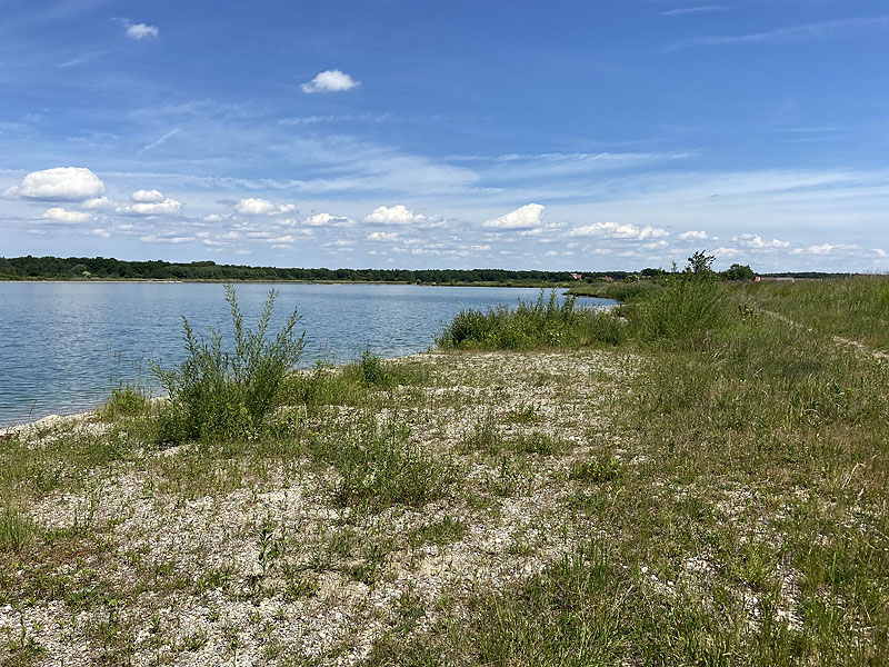 Der Badesee Kochheimer See in Neuburg an der Donau