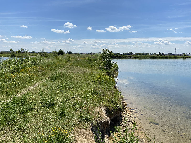 Der Badesee Kochheimer See in Neuburg an der Donau