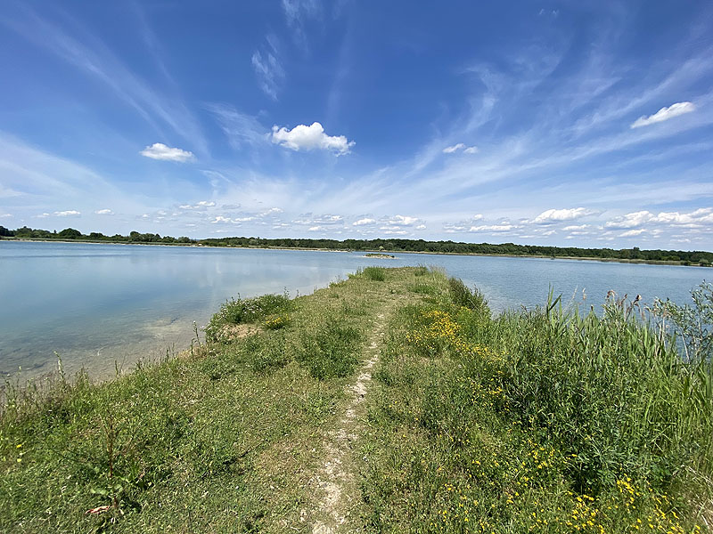 Der Badesee Kochheimer See in Neuburg an der Donau