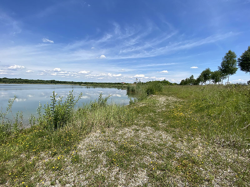 Der Badesee Kochheimer See in Neuburg an der Donau