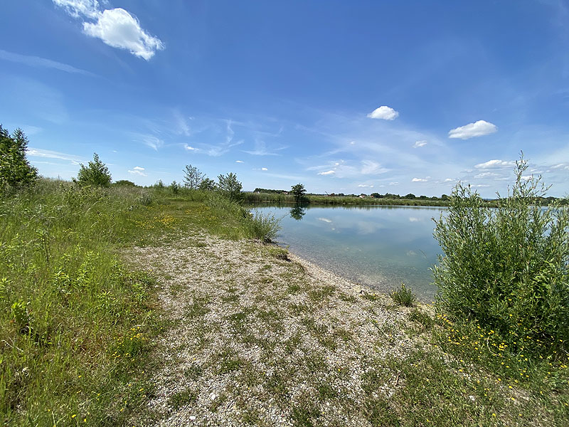 Der Badesee Kochheimer See in Neuburg an der Donau