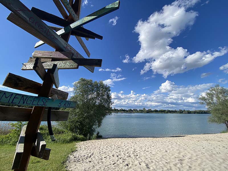 Der Badesee Lußhardtsee in Kronau in Baden-Württemberg