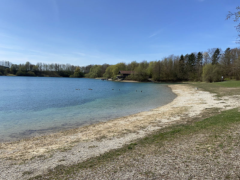 Der Badesee Mammendorfer See im Landkreis Fürstenfeldbruck