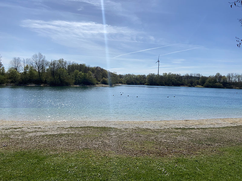 Der Badesee Mammendorfer See im Landkreis Fürstenfeldbruck