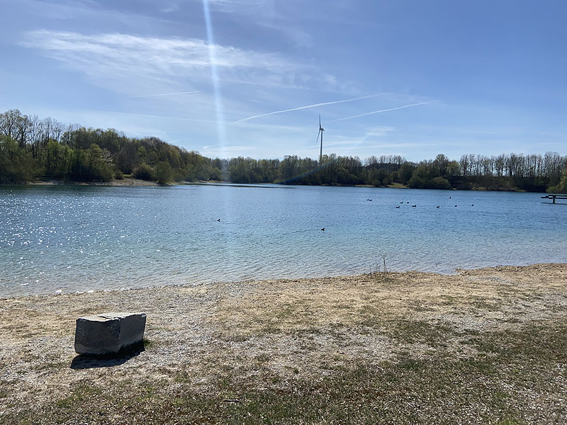 Der Badesee Mammendorfer See im Landkreis Fürstenfeldbruck