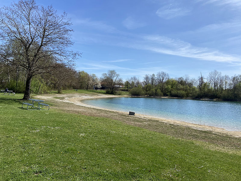 Der Badesee Mammendorfer See im Landkreis Fürstenfeldbruck