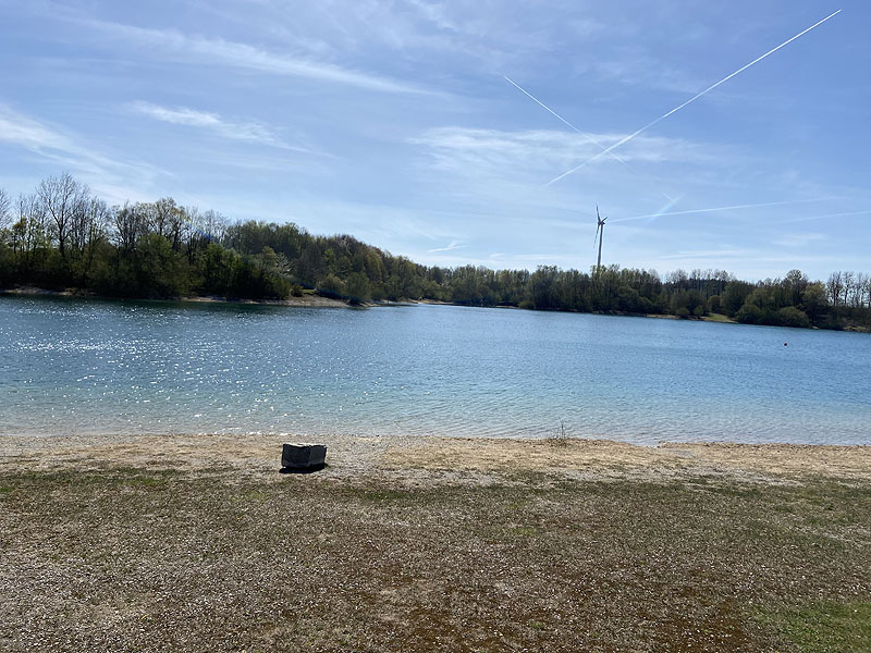 Der Badesee Mammendorfer See im Landkreis Fürstenfeldbruck