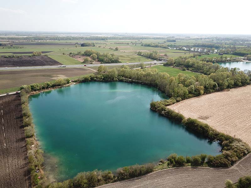 Luftaufnahme vom Marzlinger Weiher in Freising