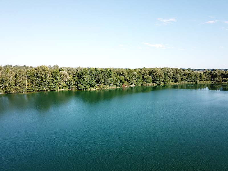 Luftaufnahme vom Marzlinger Weiher in Freising