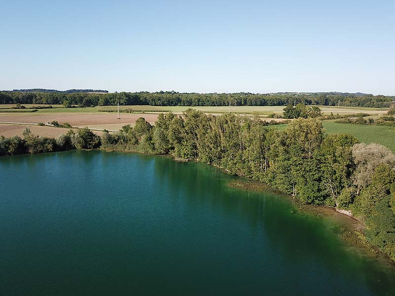 Luftaufnahme vom Marzlinger Weiher in Freising