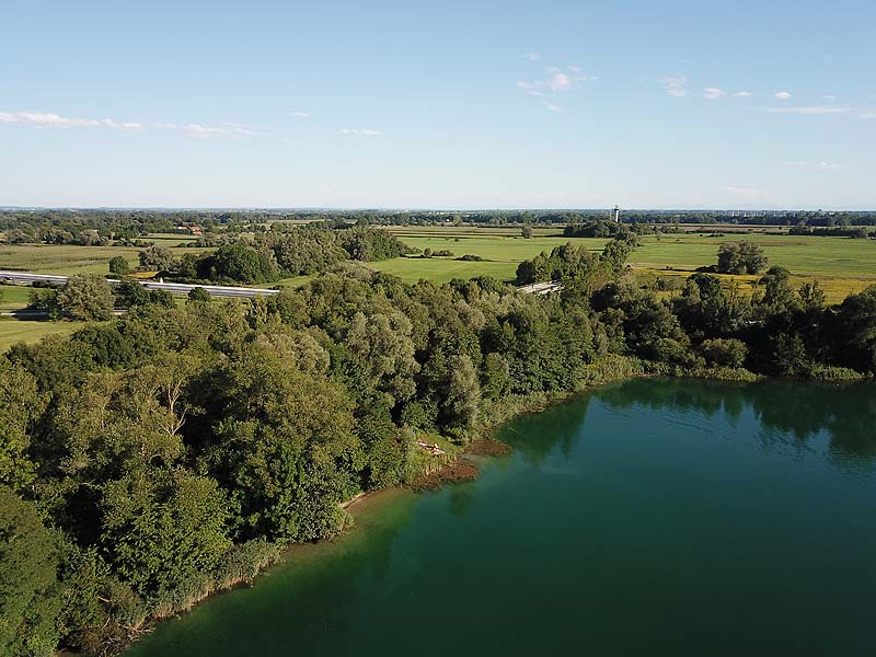 Luftaufnahme vom Marzlinger Weiher in Freising