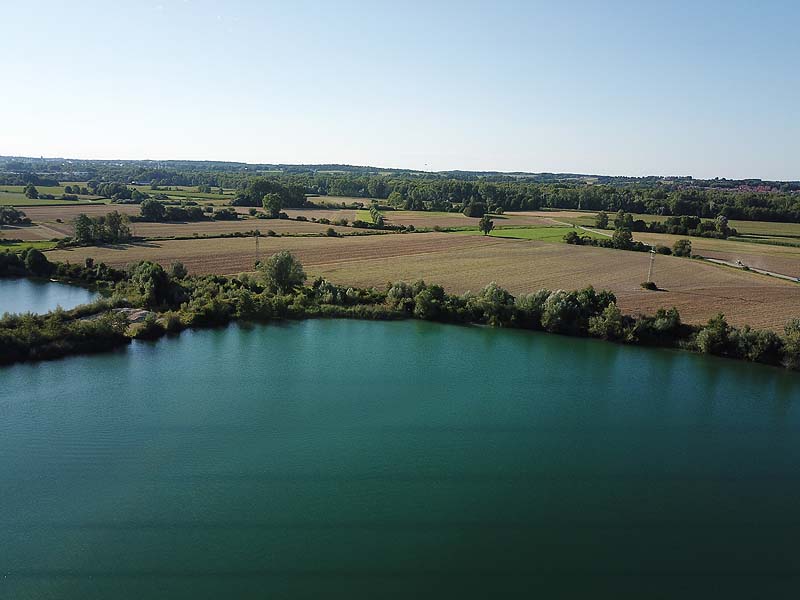 Luftaufnahme vom Marzlinger Weiher in Freising