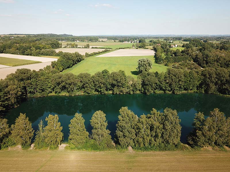 Luftaufnahme vom Marzlinger Weiher in Freising