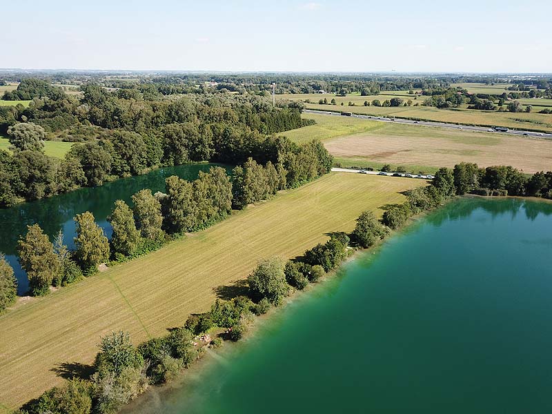 Luftaufnahme vom Marzlinger Weiher in Freising