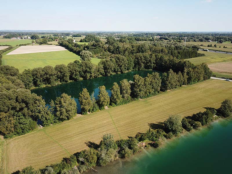 Luftaufnahme vom Marzlinger Weiher in Freising