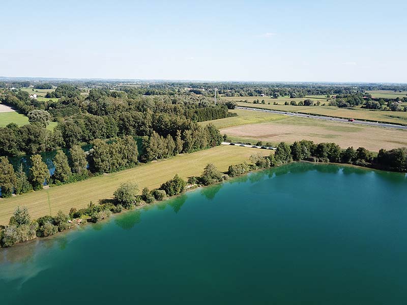 Luftaufnahme vom Marzlinger Weiher in Freising