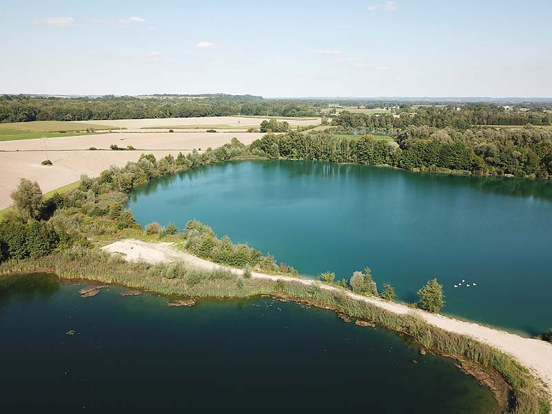 Luftaufnahme vom Marzlinger Weiher in Freising