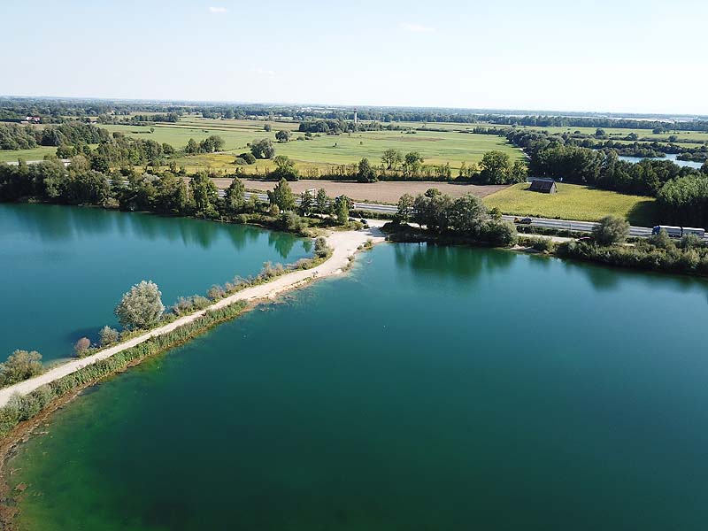 Luftaufnahme vom Marzlinger Weiher in Freising