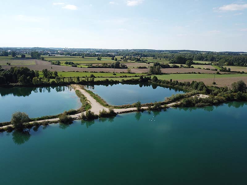 Luftaufnahme vom Marzlinger Weiher in Freising