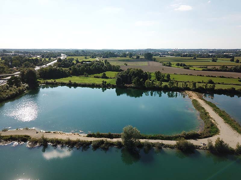 Luftaufnahme vom Marzlinger Weiher in Freising