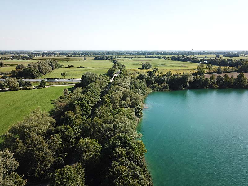 Luftaufnahme vom Marzlinger Weiher in Freising