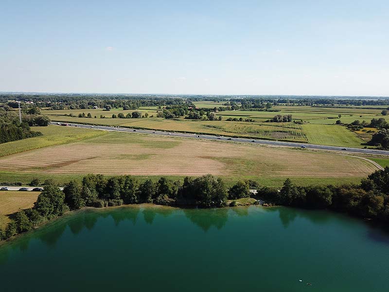 Luftaufnahme vom Marzlinger Weiher in Freising