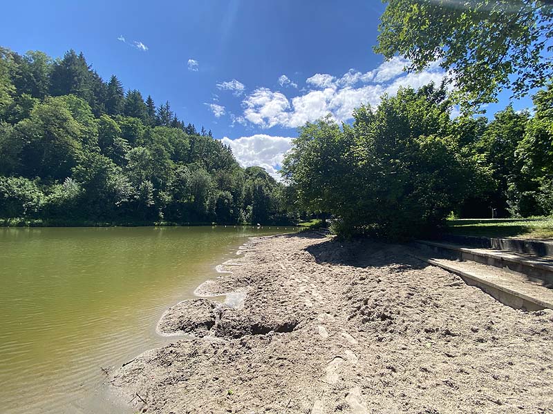 Der Mühlbacher Badesee in Eppingen in Baden-Württemberg