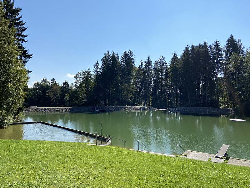 Der Badesee Naturbad Hagenmoos in Obergünzburg