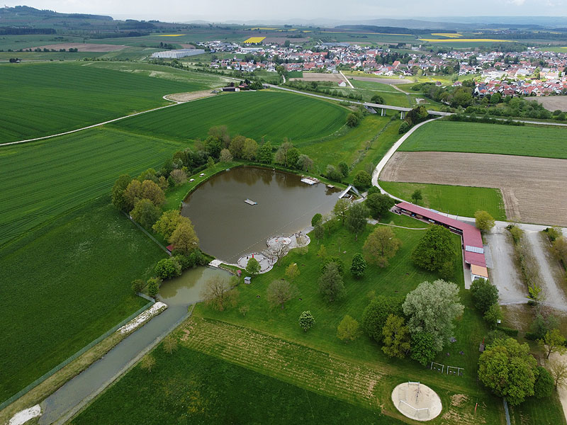 Luftaufnahme, Luftbild vom Naturfreibad Uttenweiler