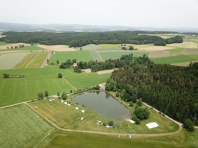 Luftaufnahme, Luftbild vom Naturwaldbad Tröbes in Moosbach