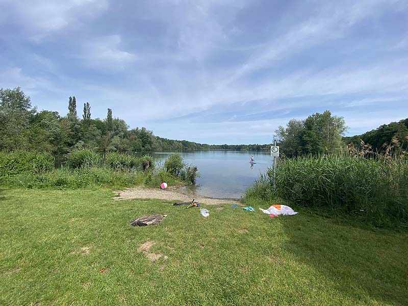 Der Badesee Nimburger Baggersee in Nimburg in Baden-Württemberg