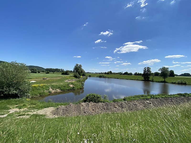 Der Badesee Oberachdorfer Weiher bei Regensburg