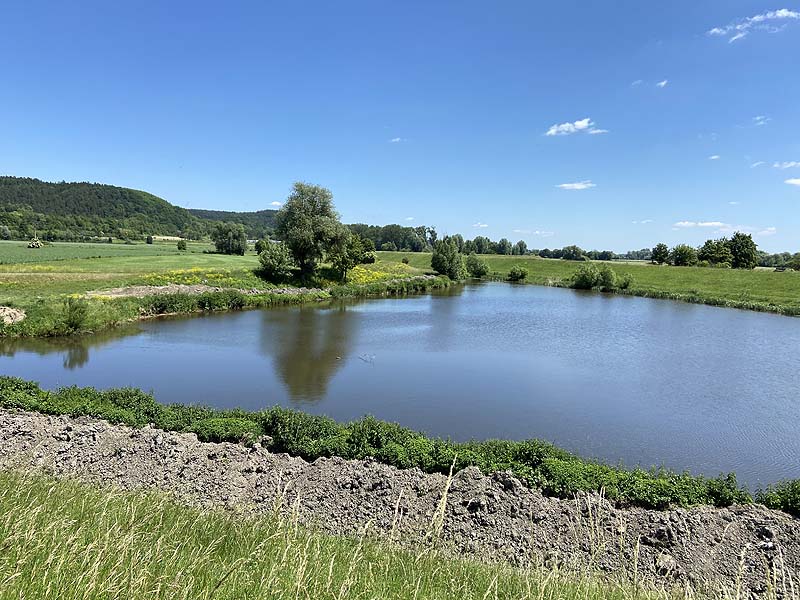 Der Badesee Oberachdorfer Weiher bei Regensburg