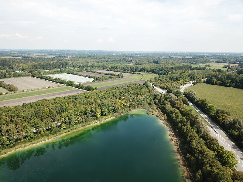 Der Baggersee in Obergrashof bei Dachau