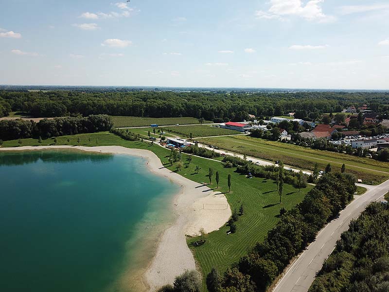 Luftaufnahme, Luftbild vom Pullinger Weiher in Pulling