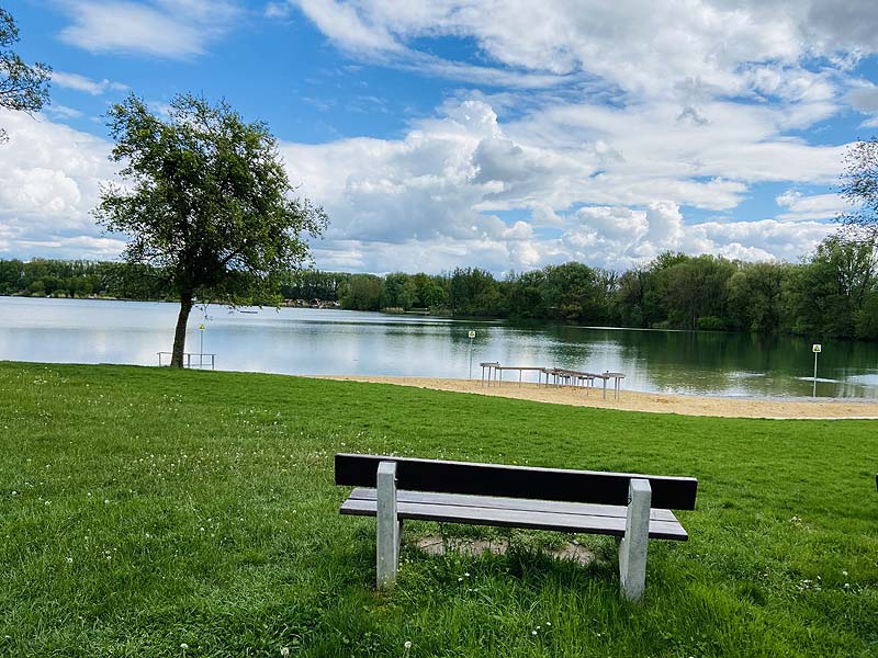 Der Badesee Riedlinger Baggersee in Donauwörth