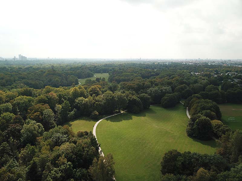 Luftbild, Luftaufnahme von der Schwabinger Bucht im Englischen Garten