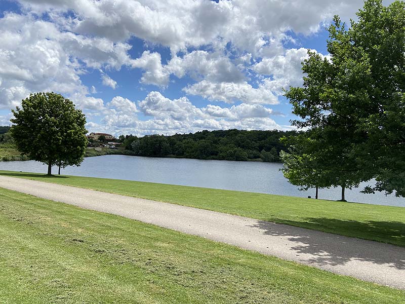 Der Badesee Ehmetsklinge in Zaberfeld in Baden-Württemberg