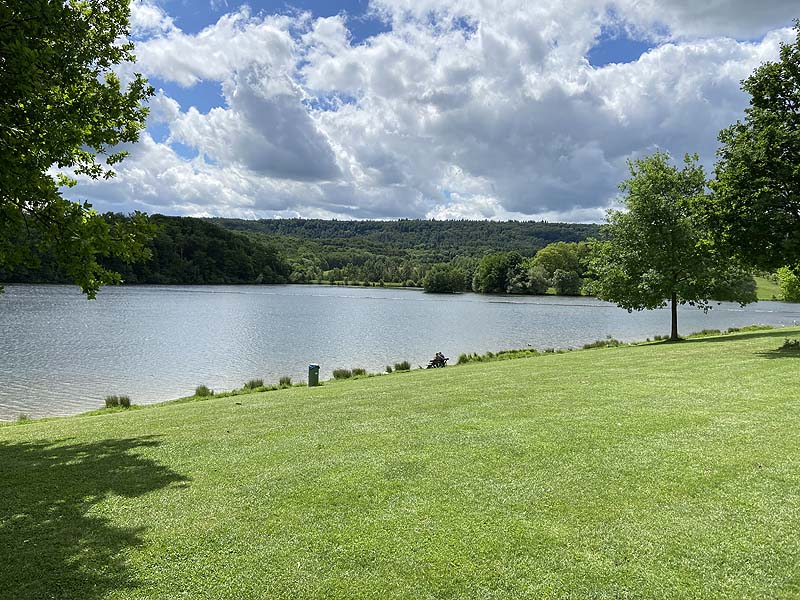 Der Badesee Ehmetsklinge in Zaberfeld in Baden-Württemberg