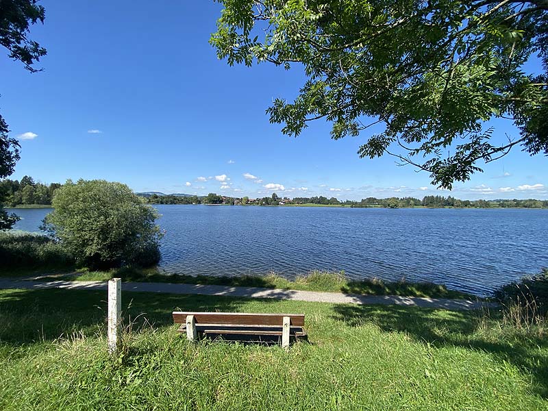 Der Badesee Sulzberger See in Sulzberg
