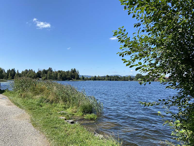 Der Badesee Sulzberger See in Sulzberg