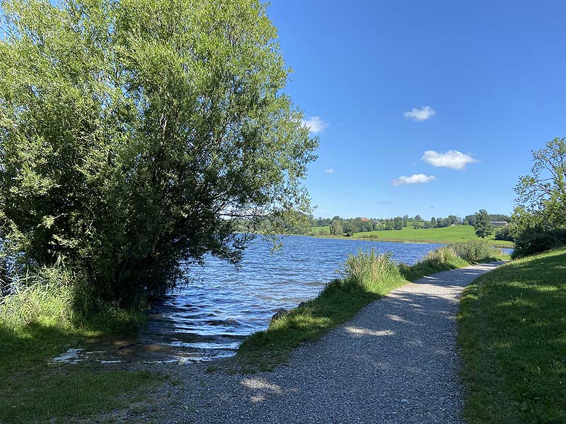 Der Badesee Sulzberger See in Sulzberg