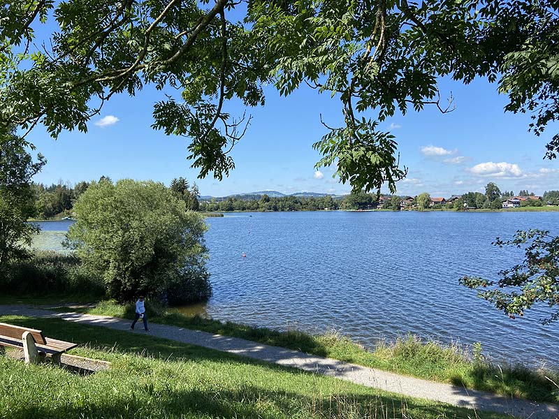 Der Badesee Sulzberger See in Sulzberg