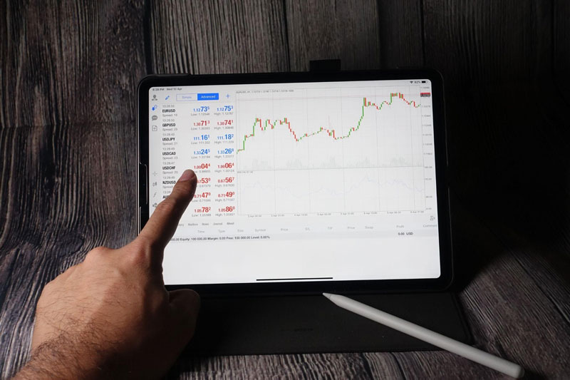 Online-Trading auf dem Laptop