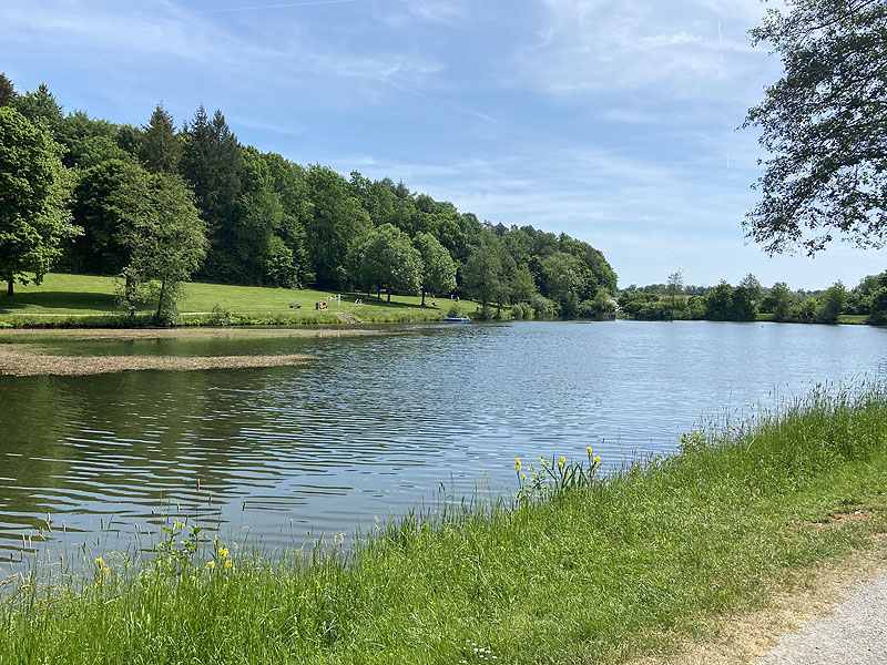 Der Badesee Tiroler Seen in Forchtenberg in Baden-Württemberg