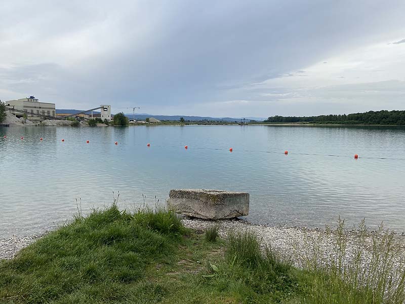 Der Badesee Waldmattensee in Lahr in Baden-Württemberg