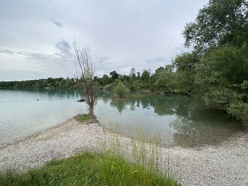 Der Badesee Waldmattensee in Lahr in Baden-Württemberg